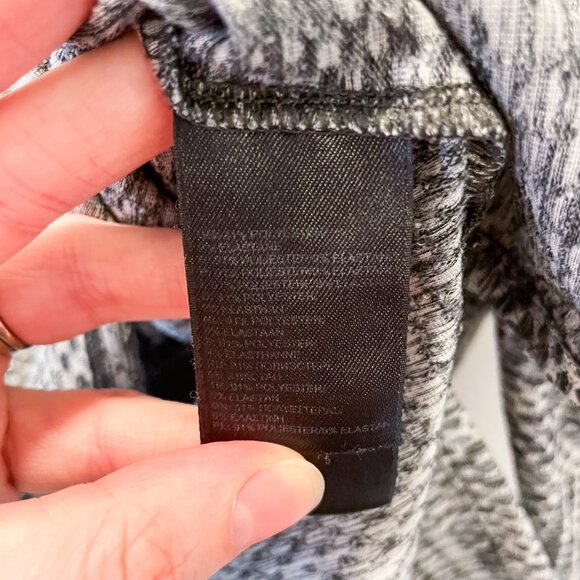 The North Face Hoodie Motivation Flashdry Pullover Sweatshirt Thumbhole in Gray - Picture 7 of 10